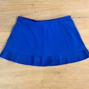 Lululemon tennis skirt in size 8. Bright blue